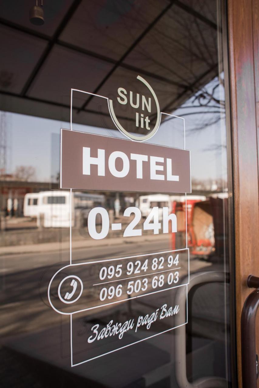 Sunlit Hotel Ivano-Frankivsk Exterior foto